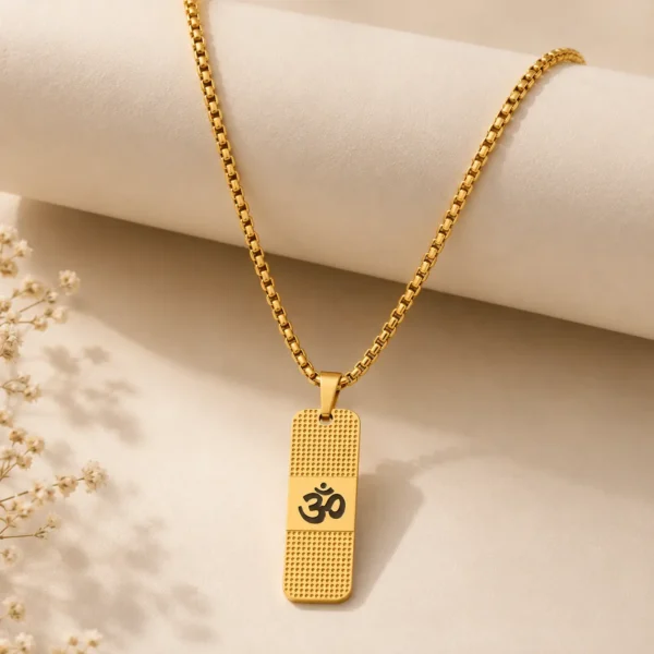 Men om chain pendant